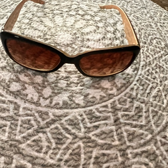 Coach sunglasses. Some scratches on lenses. - Picture 1 of 5